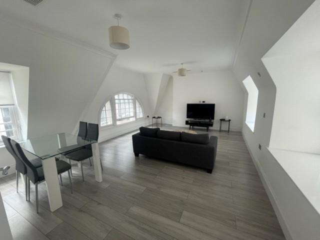 The Apartments Kensington High Street London Exterior photo